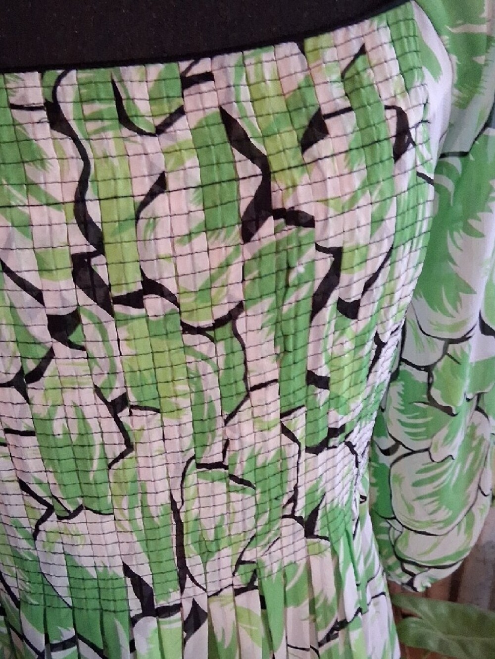 Green Floral Square-Neck Midi Dress - Picture 2 of 9